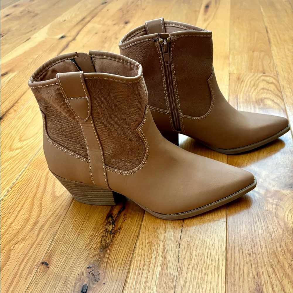 Universal Thread Boots Size 9